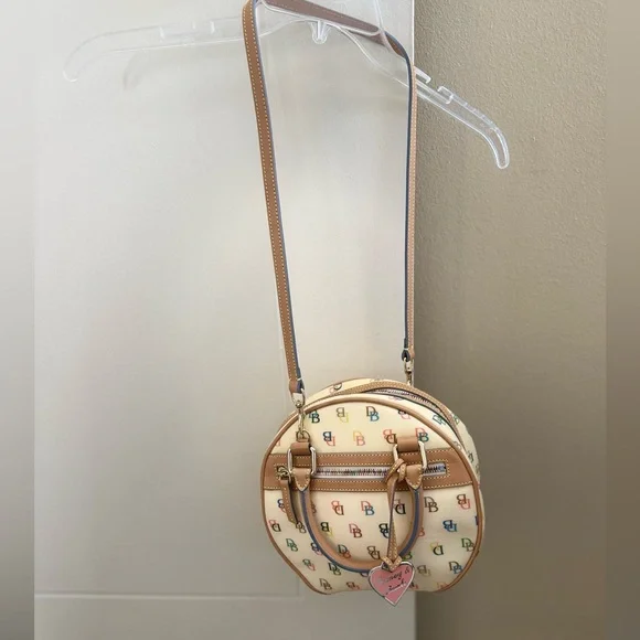 Discontinued Dooney And Bourke Circle It Bag - Picture 11 of 15